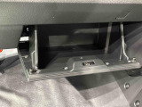 小物などが収納できるインパネアンダートレイ