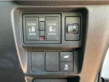 両側電動スライドドア装備!運転席よりボタン一つで開閉可能です。