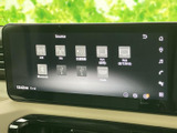 多様な情報表示で、音楽やラジオを楽しめます。お好みの音源を再生して、快適なドライブを演出します。