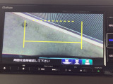 後退時に車両の進行方向のガイド線を表示してくれます!便利な機能ですが後方確認の目視もお忘れなく!