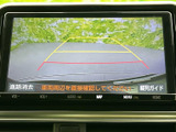 バックモニターで後方の状況を安全確認。狭い場所での駐車や車庫入れも安心です。