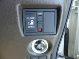 左側電動スライドドア(運転席から操作できます)