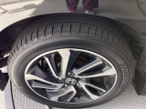 純正アルミホイールです。足元が引き立つので、車全体のイメージがアップしますよ!
