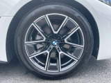 自動車保険も純正のクオリティを。BMWの正規ディーラーのみが取り扱い可能な、BMW専用自動車保険。専任のスタッフが皆様のカーライフを24時間365日サポート致します。