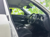 運転席からの視界は良好で、運転に集中できます。落ち着いた内装は、ドライバーを優しく包み込みます。
