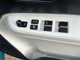 ゆったりと広い店内で、お車の悩みや各種相談を承ります。