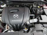 「SKYACTIV-G(ガソリン)」は、規格外の高圧縮を実現し、世界のエンジン技術者に驚きを与えました。さらに、それを維持したままノッキングの発生を抑え、熱効率を向上、走りにも寄与したエンジンです。