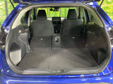 普段のお買い物や通勤、送迎等に十分な荷室スペースを確保しております。セカンドシートを倒すと、大きな荷物の積載も可能です♪