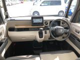 【インパネ全体】手が届きやすく、どなたでも運転しやすいです。シンプルで使いやすい設計になっています!