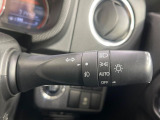 【オートライト】周りの明るさに応じて自動でヘッドライトの点灯・消灯ができる機能です!ライトの付け忘れ・消し忘れなどが無くなり、雨の日や夕方の走行も安心!トンネル通過時も便利ですね♪