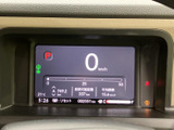 視認性の高いメーターで、走行情報を一目で確認できます。車両の状態を的確に把握し、快適なドライブをサポートします。