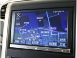 純正ナビを装備。タッチパネル式で使いやすく、お出かけもラクラクです。