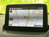 見やすい地図画面で、目的地へのナビゲーションをサポートします。運転に集中できる、頼もしい機能です。