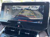 後方確認が苦手な方でも安心。バックモニターで、安全かつスムーズな駐車をサポートします。狭い場所でも、落ち着いて駐車できます。