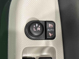 オート格納機能付きミラー キーフリーシステムのドア施錠に連動して自動的に格納!乗降時のミラー操作の手間が省けて便利です♪閉じ忘れを防げるほか、降車の直前まで後方の確認ができます!!