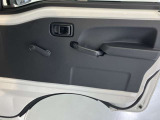 より多くの一般の方へ車を届けれればと思っておりますので同業者様への販売は極力控えさせて頂いております。ご了承下さい。