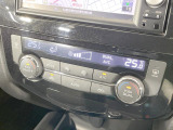 【左右独立型フルオートエアコン】運転席と助手席でそれぞれお好みの温度に設定可能。同乗者にも配慮した、快適な空調をお届け致します。