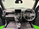 美しいデザインの運転席空に加えてUV&IRカット機能付きフロントガラスの面積や位置取りが良く、前方・右前・左前方向の視認性がいいですよ!