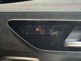 メモリー付き電動シートも装備されておりますのでシート位置を3パターン記憶できます。