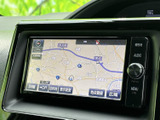 見やすい地図表示で、運転中でも目的地を確認しやすいです。渋滞情報もリアルタイムで確認できるので、スムーズな移動が可能です。