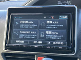 目的地検索や情報確認、電話などのメニューが画面上にまとまり、必要な項目を選びやすい構成です。ナビやオーディオの各種操作をひとつの画面で確認でき、日常のお出かけをサポートします。