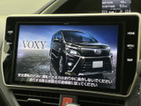 スタイリッシュなデザインと使いやすさを両立したナビ・オーディオ。最新の地図情報と多彩な機能を備え、快適なドライブをサポートします。目的地設定もスムーズに行えます。
