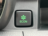 ECON・燃費のいい運転時にはメーター内の証明がグリーンに。クルマ全体を低燃費モードにします、あなたのエコ運転を、あの手この手でサポートします。