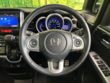 【純正革巻きステアリング】上質な革を使用することで、手にしっかり馴染みとても運転しやすいハンドルです♪