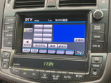 停車時にテレビを楽しめる機能も装備。お子様連れのご旅行など、移動時間を有効活用できます。