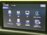 FM・AMやテレビ、スマートフォン連携など複数の音源を一覧から選べます。アイコンと文字で項目が整理され、使いたい機能を探しやすい画面です。