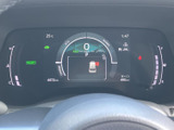 見やすいメーターデザインで、運転に必要な情報を一目で確認できます。視認性が高く、安全運転をサポートします。運転に集中できる環境です。