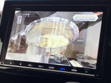 停車中には、番組や動画をお楽しみいただけます。移動時間も有効活用でき、快適な待ち時間を過ごせる便利な機能です。リラックス空間を演出します。