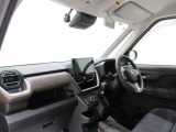 ダイハツのお店では、ダイハツ車を知り尽くしたプロフェッショナルが、専用の診断機器を使って各システムを点検しております。