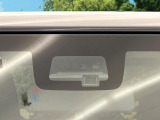 【スズキ セーフティサポート】走行中に前方の車両等を認識し、衝突しそうな時は警報とブレーキで衝突回避と被害軽減をアシスト。より安全にドライブをお楽しみいただけます。