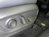 パワーシート搭載。微妙な調整が手軽にでき、ピッタリのポジションで運転することが可能です。