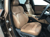 さすがクラウン!と思わせてくれる、高級感のある運転席。パワーシート搭載で、スイッチ一つで簡単にシートの微調整が可能!快適なシートポジションにセットして、快適なドライブをお楽しみ下さい^^