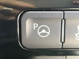 【駐車支援システム】駐車スペースを検知し、スムーズな駐車をアシスト。狭いスペースへの駐車など、駐車に自信の無い方におすすめの機能です♪