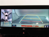 パノラミックビューモニター付きです。車両を上から見たような映像をディスプレイオーディオ画面に表示。運転席からの目視だけでは見にくい、車両周辺の状況をリアルタイムでしっかり確認できます。