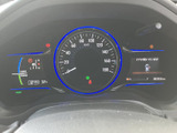 中央の速度表示をはじめ、左右の情報や各種表示を運転席から確認しやすい配置です。必要な情報に目を向けやすく、日々の運転をサポートします。