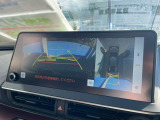 【パノラミックビューモニター】車両を真上から見下ろしたアングルでカメラが映し出し安全を確保!死角も確認しやすく、駐車などもスムーズに行えます。
