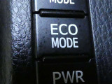 「ECOスイッチ」ONで省燃費制御モードになり燃費を向上させるように動作します。