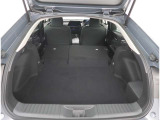 【トランクルーム】荷室の広さも十分です!シートアレンジでシートを畳めば長い荷物だって積めますね。シートアレンジの操作方法など、お気軽にご相談下さい。