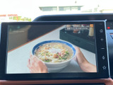 停車中には、映像やテレビ番組をお楽しみいただけます。長距離移動の際の休憩時間などに、リラックスしたひとときを過ごせます。