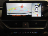純正ナビ付です。もちろん車両後方を表示するバックガイドモニターが付いていて車庫入れ安心!