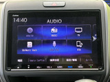 CDやUSB、ラジオなど、多様なソースに対応。お好みの音楽を車内で楽しめます。音質にもこだわり、快適なドライブを演出します。