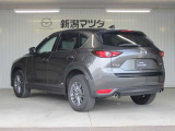 車両本体価格に点検整備費用が含まれています。当社基準および保安基準に合わせ、要交換、修理と判断された部品は当社負担にて整備させていただきます。追加整備費用はかかりませんのでご安心ください。