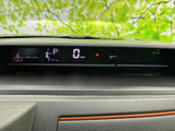 視認性の高いメーター類で、運転に必要な情報を確認できます。運転に集中できるシンプルなデザイン。安全運転をサポートします。