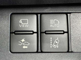 スタイリッシュなデザインのインパネ。各操作スイッチは使いやすい位置に配置されてます。