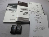 取説・メンテナンスノート・スマートキーの3点セットです。
