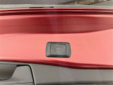 パワーバックドア付き。運転席から離れることなく車両後方のバックドアを自動で開閉できます。